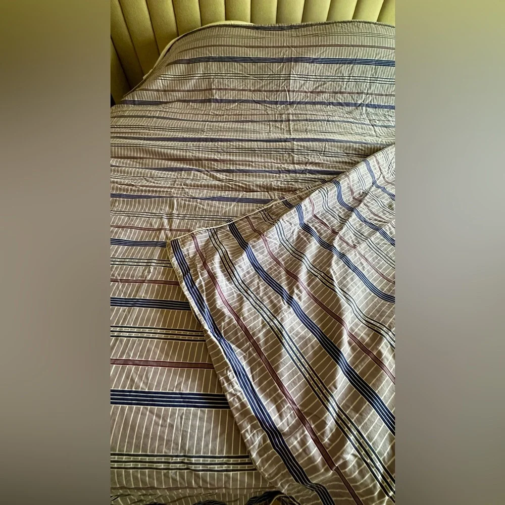 Lacoste King Duvet Pair King Pillow Shams. Purple/Blue and White stripes. Clean